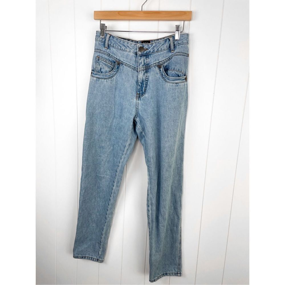 BDG Urban Outfitters BDG High-Rise Light Wash Mom Jean Size 26